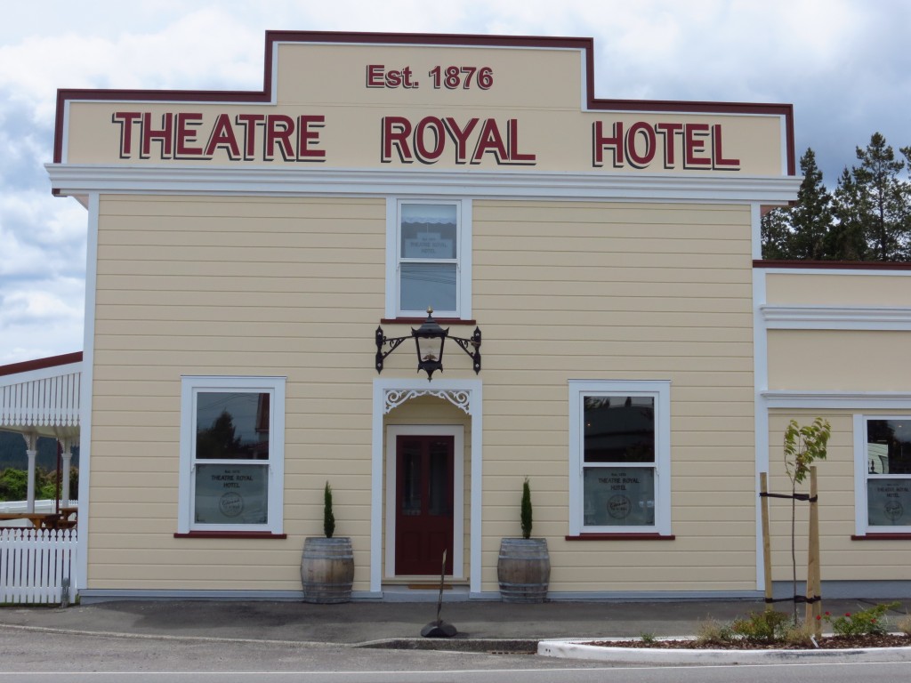 Theatre Royal Hotel est 1876