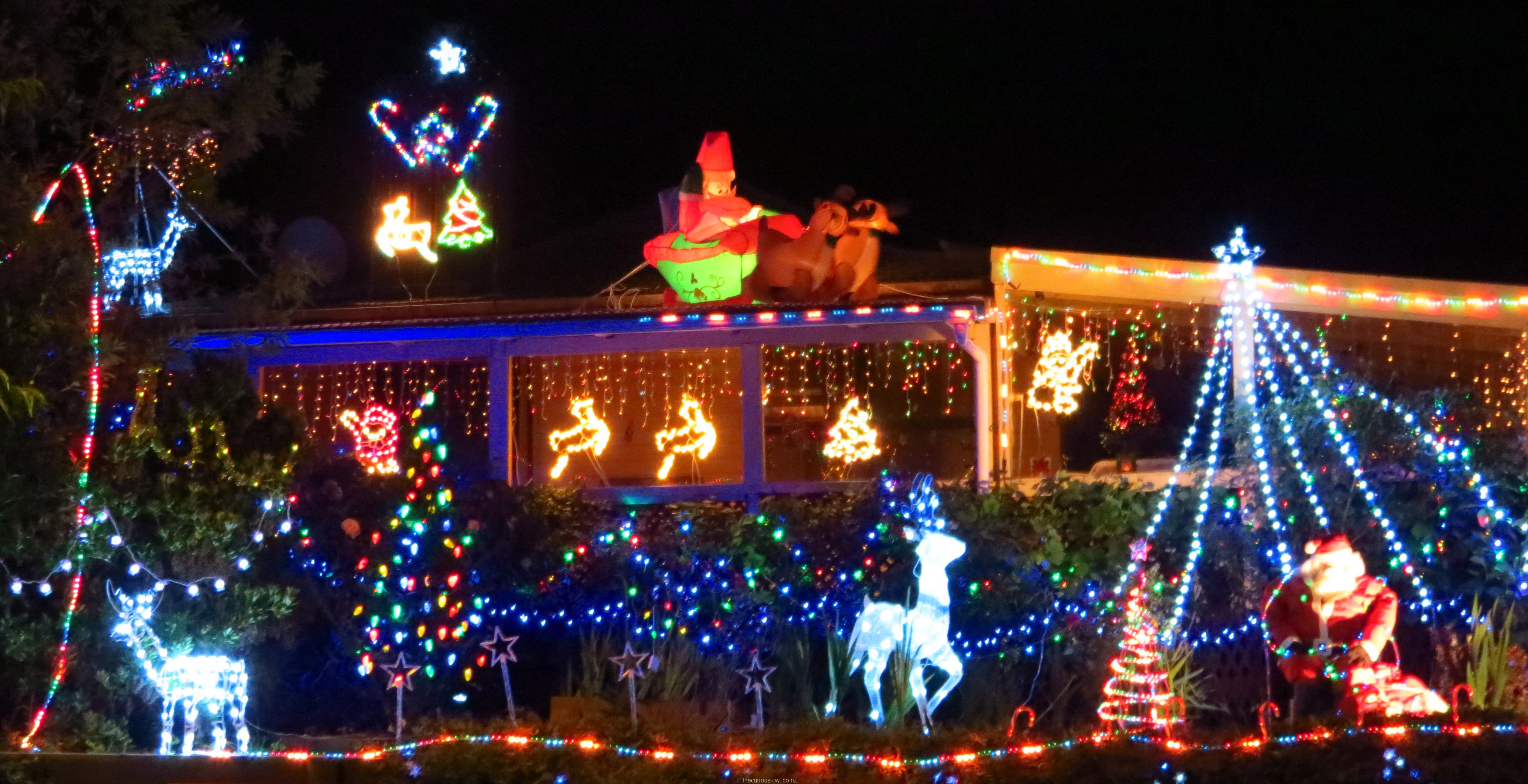 Merry Christmas in lights from Rotorua | thecuriouskiwi NZ travel blog