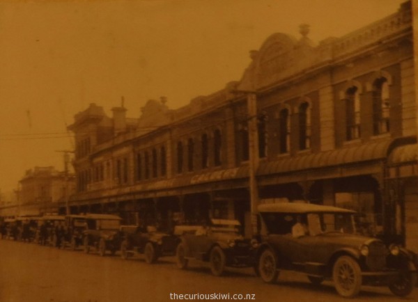 1921 - Taxis lined up in Gore to take workers to the nearest 'wet' hotel