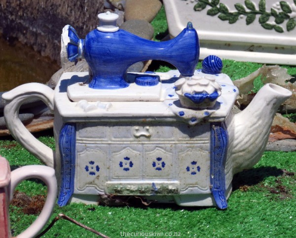 Sewing machine tea pot at Teapot Land