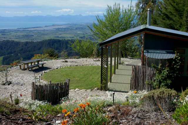 Hairy Hobbit Eco Cottage - expansive views