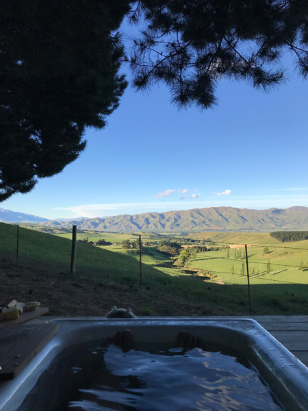 Valley Views Glamping - outdoor bath